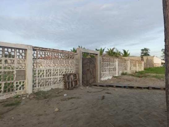 Beach access wall